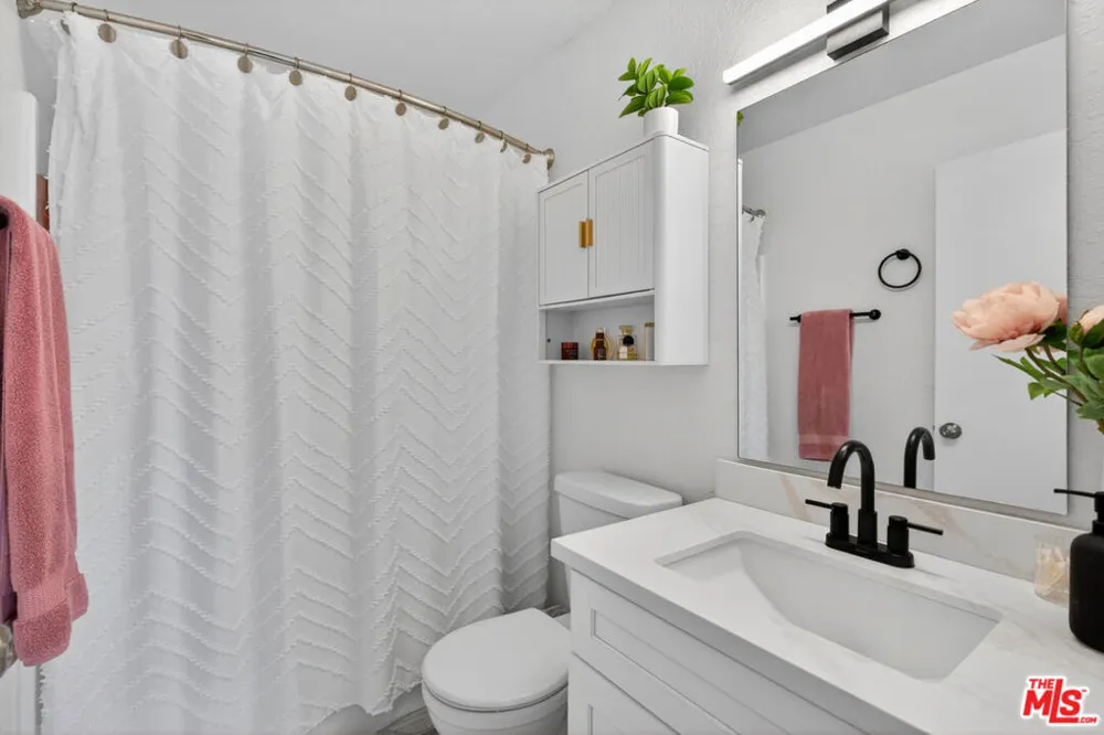 9313 National Boulevard #204 Los Angeles, CA 90034