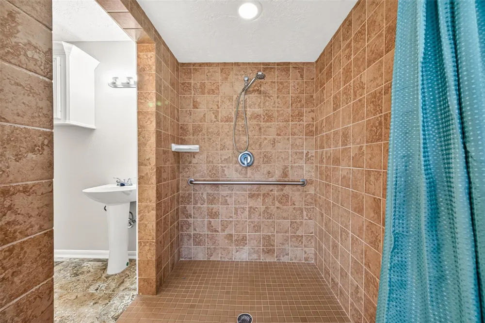 15126 Boudreaux Road Tomball, TX 77377