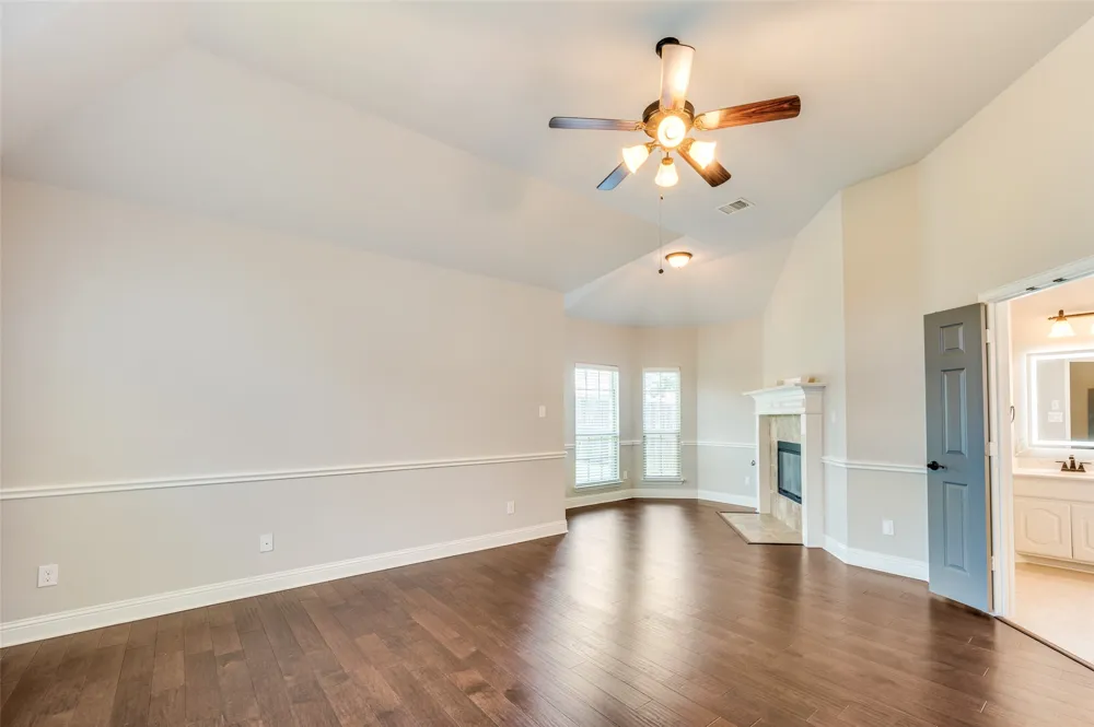 2812 Pino Grand Prairie, TX 75054