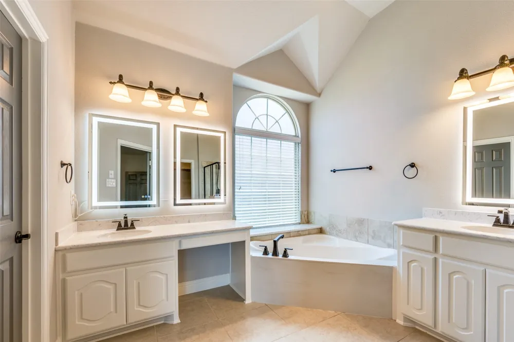 2812 Pino Grand Prairie, TX 75054