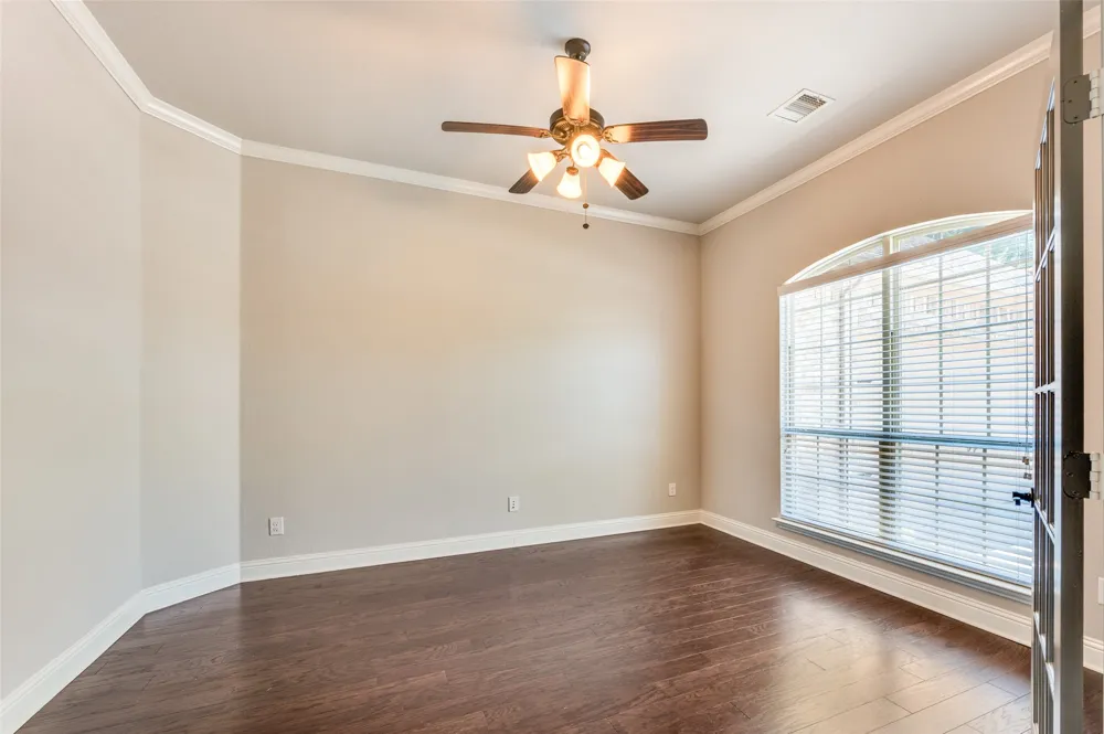2812 Pino Grand Prairie, TX 75054