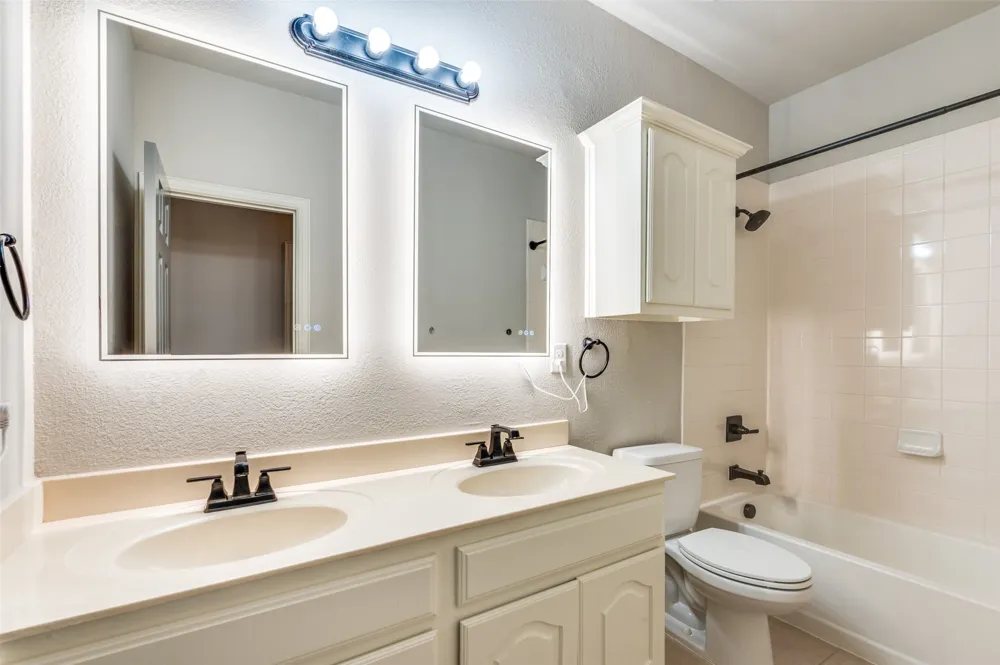 2812 Pino Grand Prairie, TX 75054