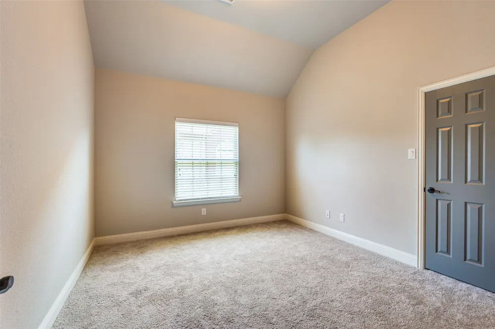 2812 Pino Grand Prairie, TX 75054