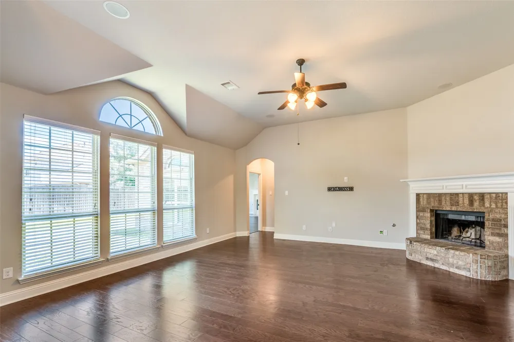 2812 Pino Grand Prairie, TX 75054
