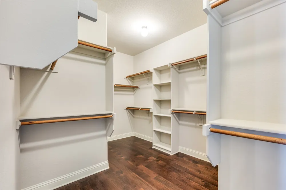 2812 Pino Grand Prairie, TX 75054