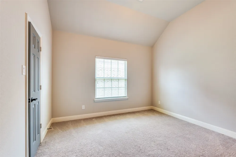 2812 Pino Grand Prairie, TX 75054
