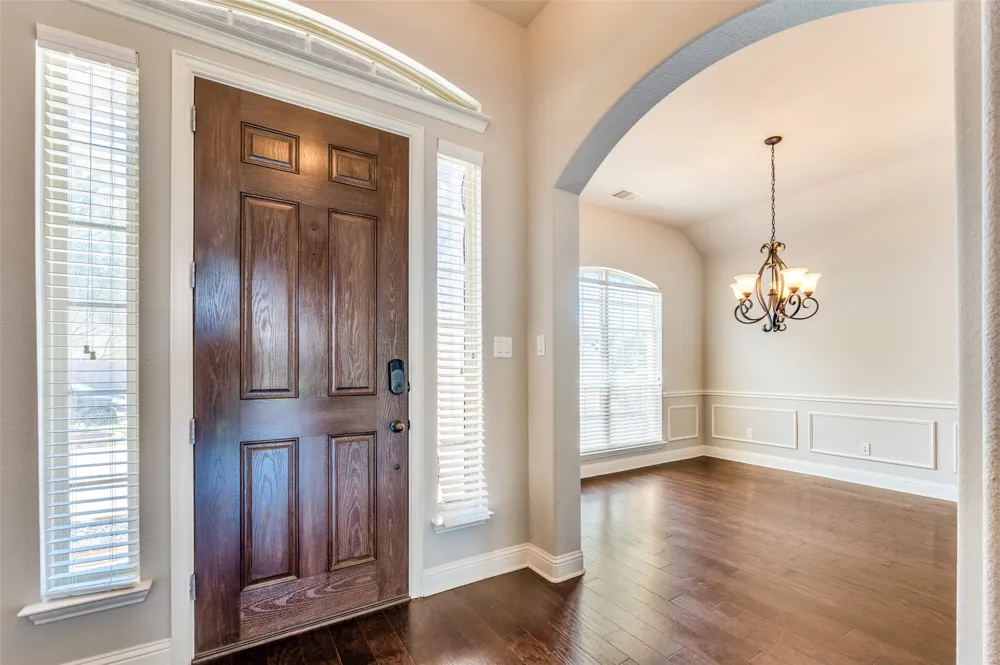 2812 Pino Grand Prairie, TX 75054