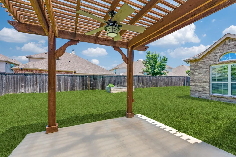 2812 Pino Grand Prairie, TX 75054