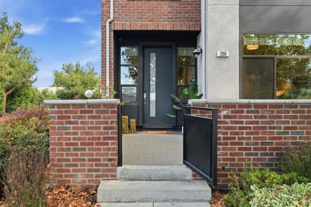 208 Railway Avenue Campbell, CA 95008