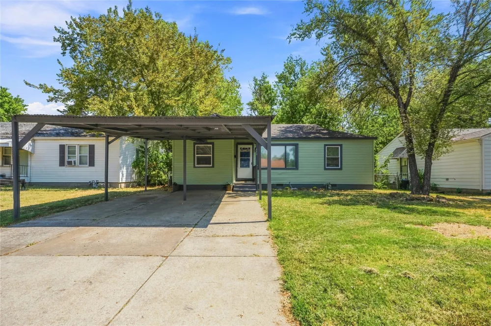 340 Oak Dewey, OK 74029