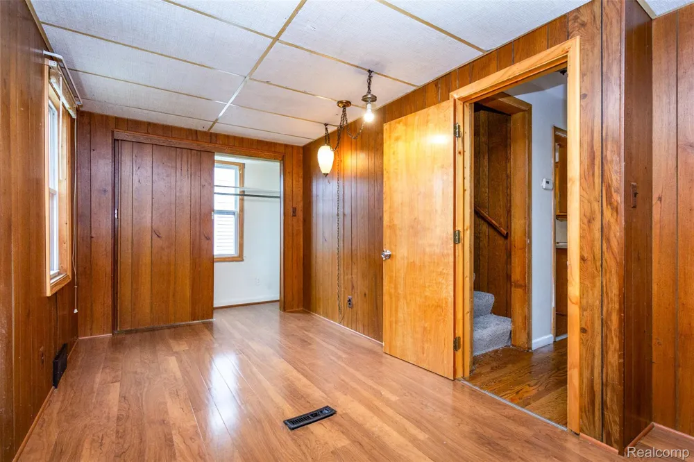7239 Gronow Center Line City, MI 48015