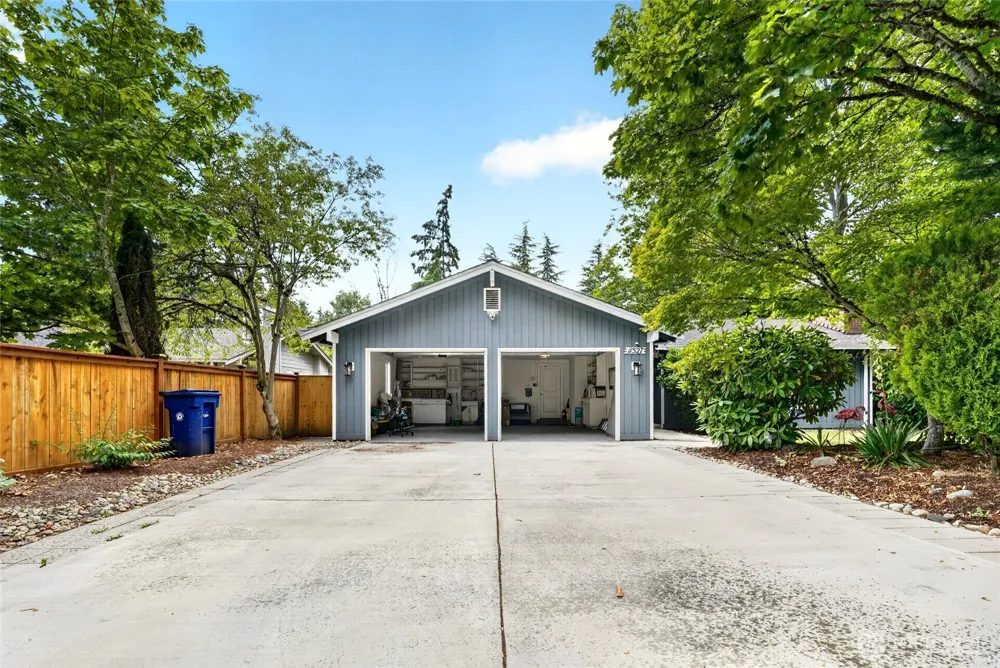 11527 113th Place NE Kirkland, WA 98033