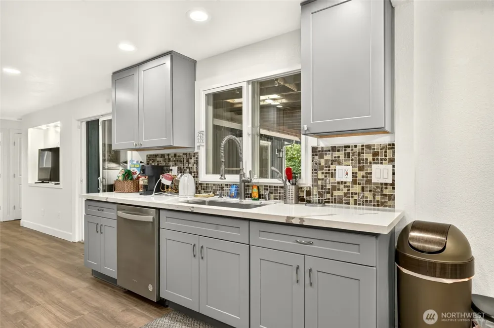 11527 113th Place NE Kirkland, WA 98033