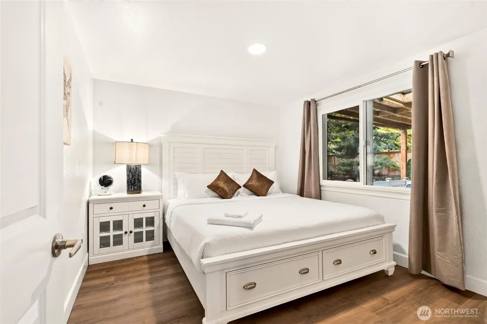 11527 113th Place NE Kirkland, WA 98033