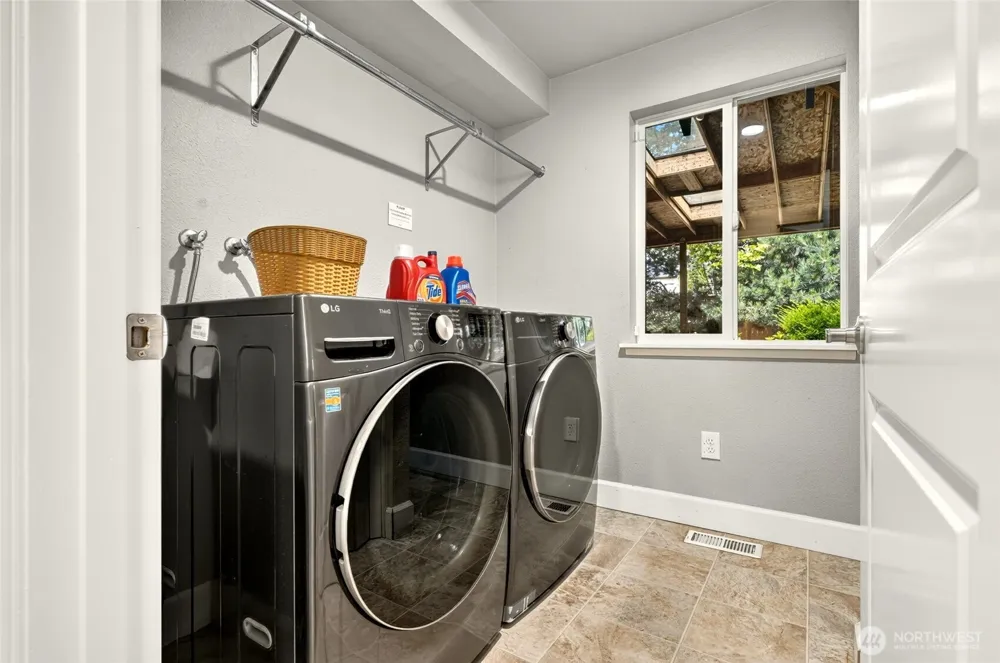 11527 113th Place NE Kirkland, WA 98033