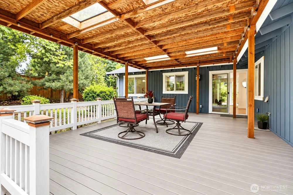11527 113th Place NE Kirkland, WA 98033