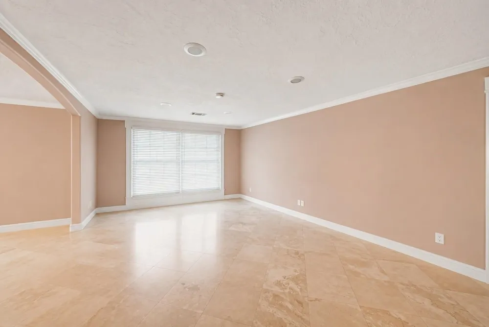 585 County Road 3796 Cleveland, TX 77328