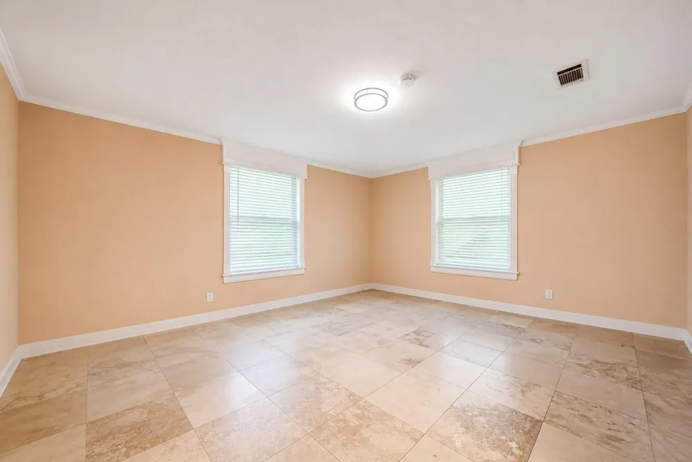 585 County Road 3796 Cleveland, TX 77328
