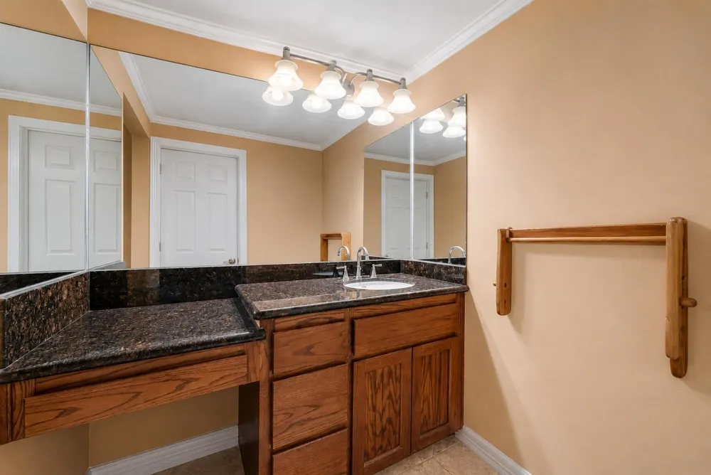 585 County Road 3796 Cleveland, TX 77328