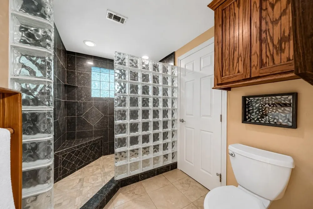 585 County Road 3796 Cleveland, TX 77328