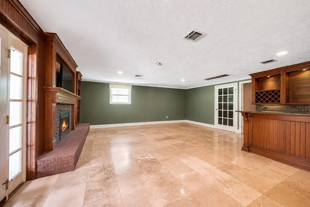 585 County Road 3796 Cleveland, TX 77328