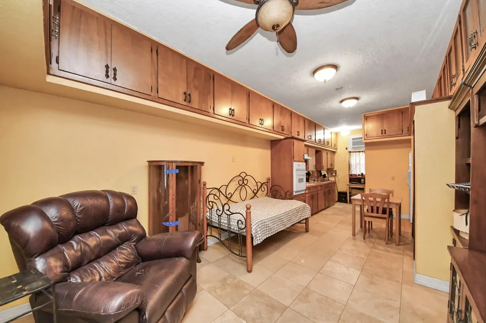 585 County Road 3796 Cleveland, TX 77328