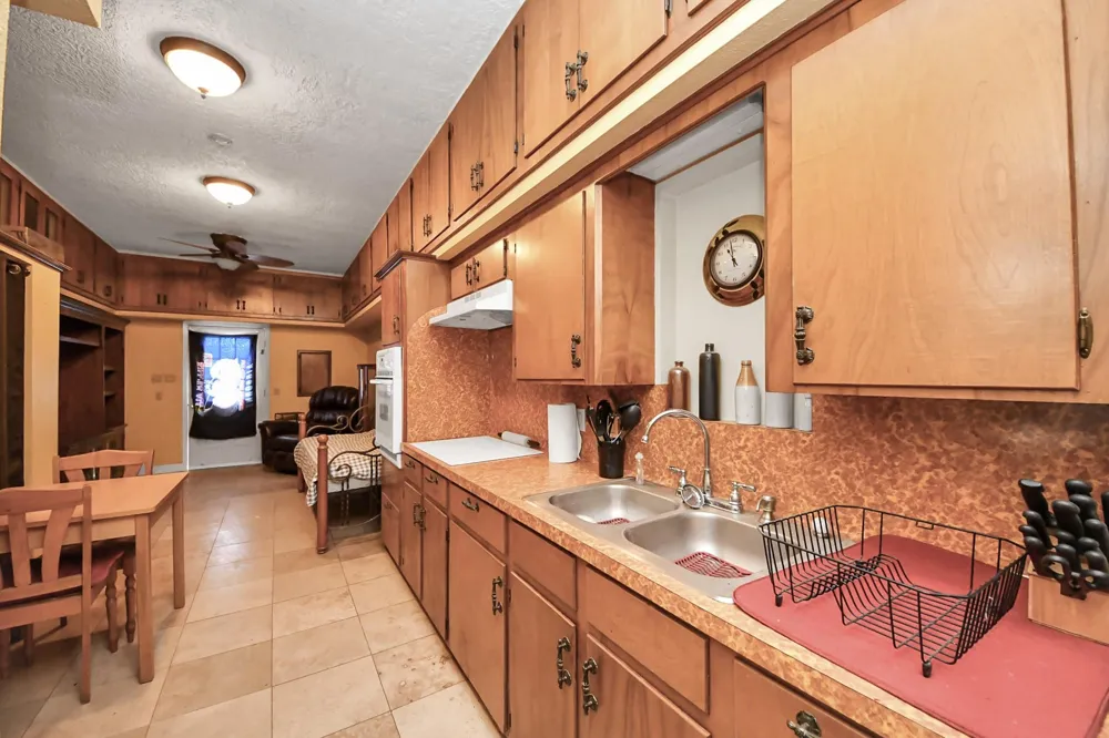 585 County Road 3796 Cleveland, TX 77328