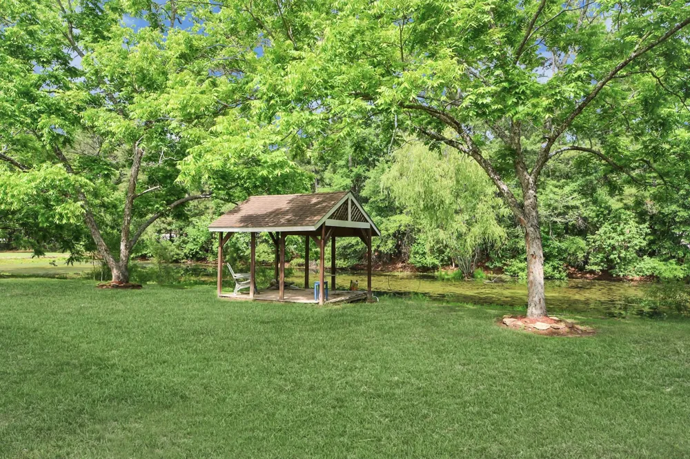 585 County Road 3796 Cleveland, TX 77328