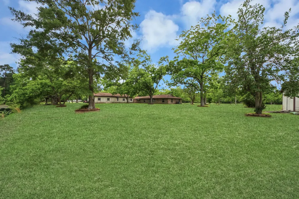 585 County Road 3796 Cleveland, TX 77328