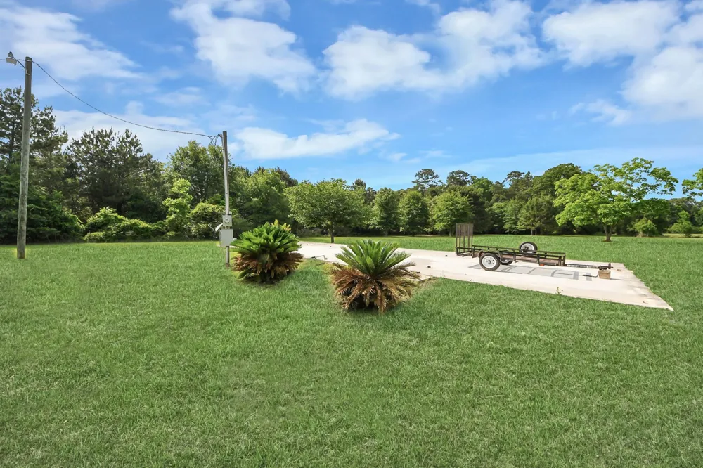 585 County Road 3796 Cleveland, TX 77328