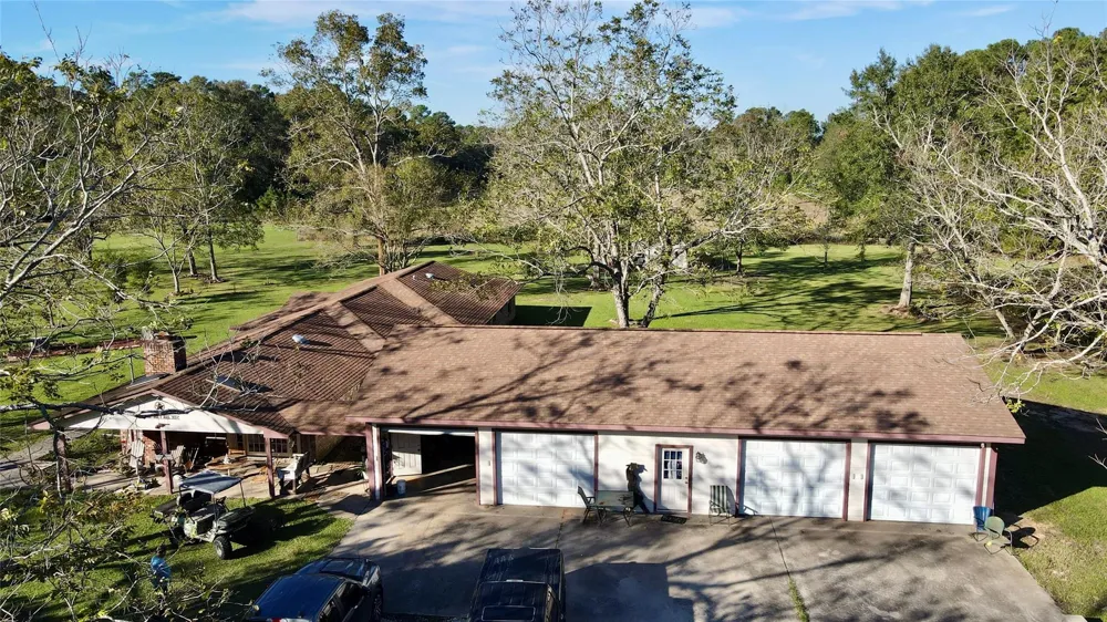 585 County Road 3796 Cleveland, TX 77328