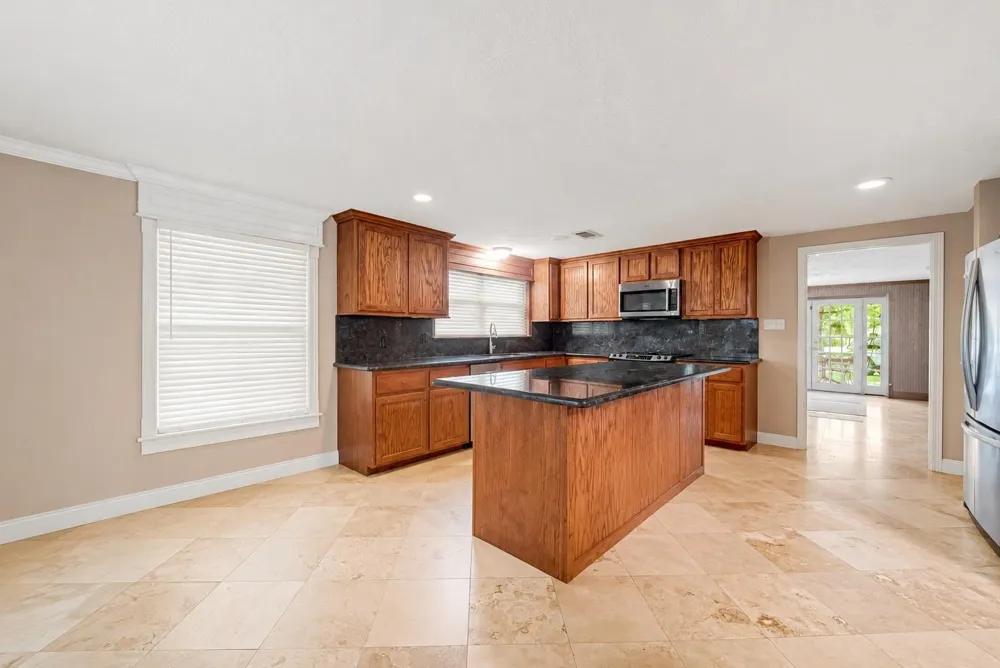 585 County Road 3796 Cleveland, TX 77328