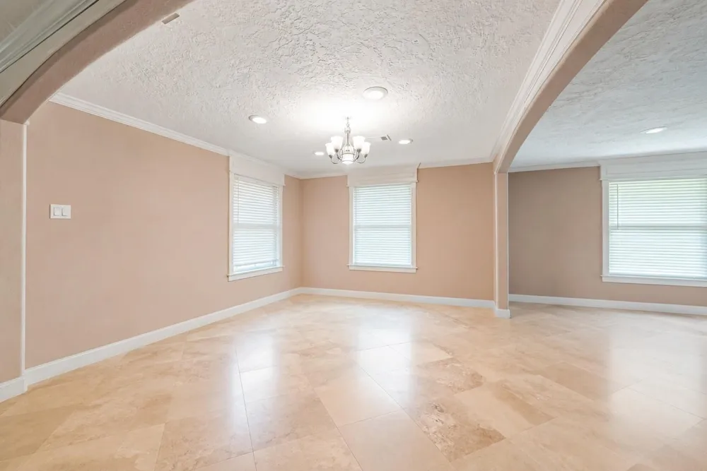 585 County Road 3796 Cleveland, TX 77328
