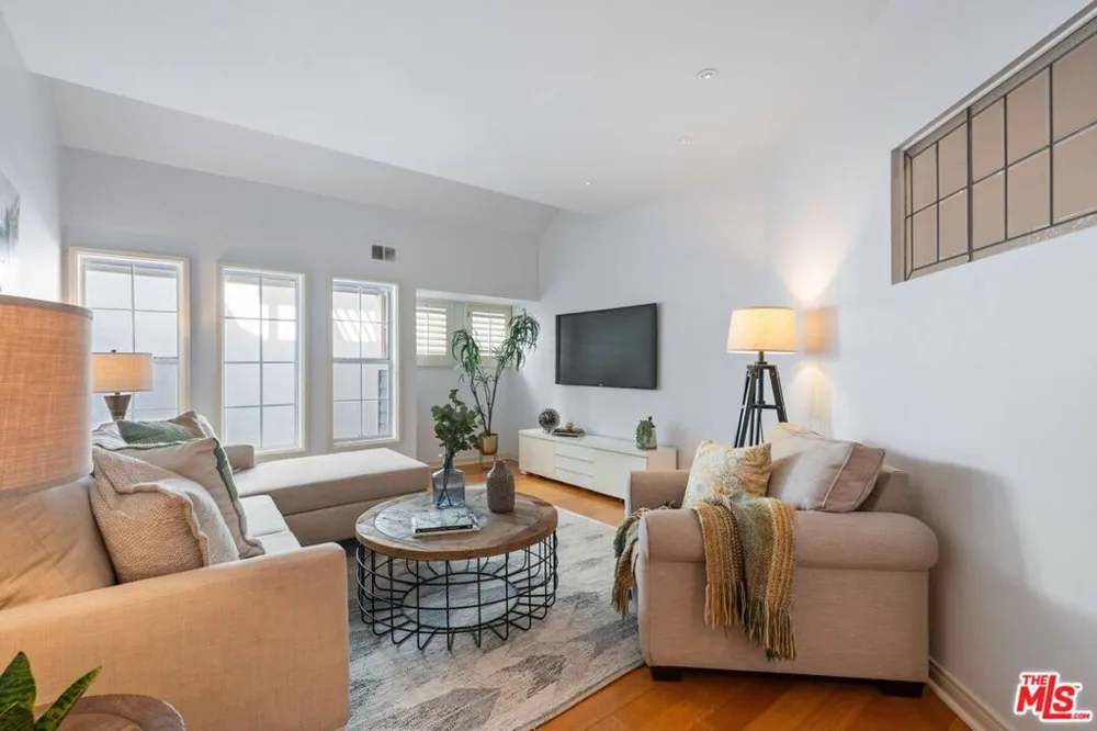 134 Roma Court Marina del Rey, CA 90292