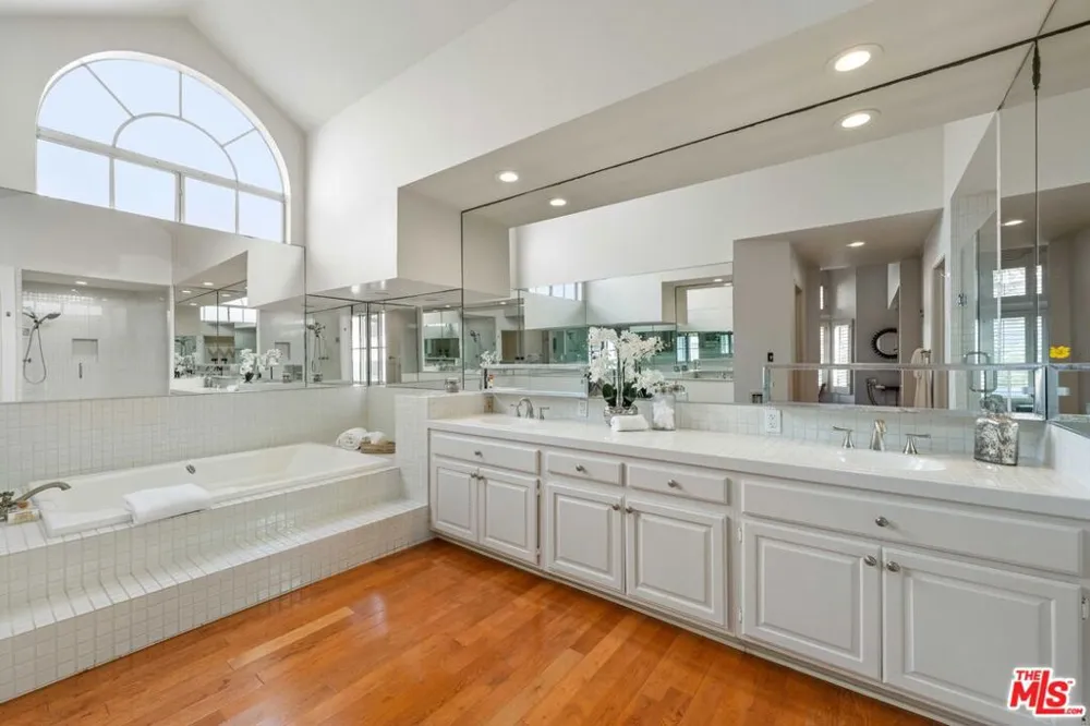 134 Roma Court Marina del Rey, CA 90292