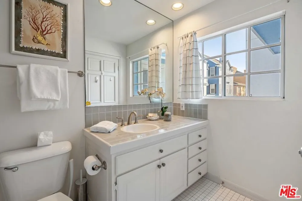 134 Roma Court Marina del Rey, CA 90292