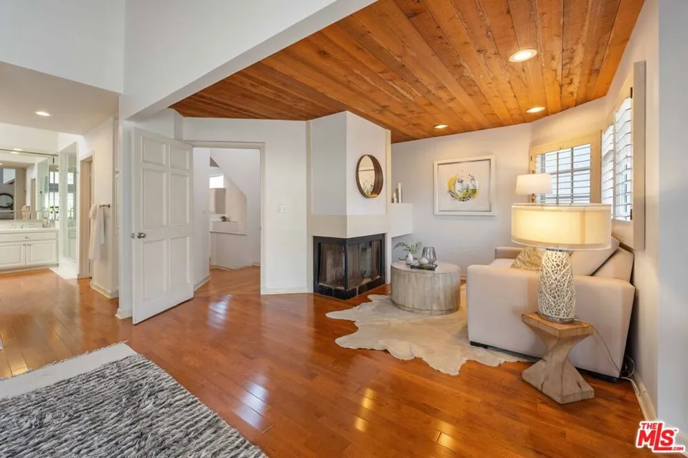 134 Roma Court Marina del Rey, CA 90292