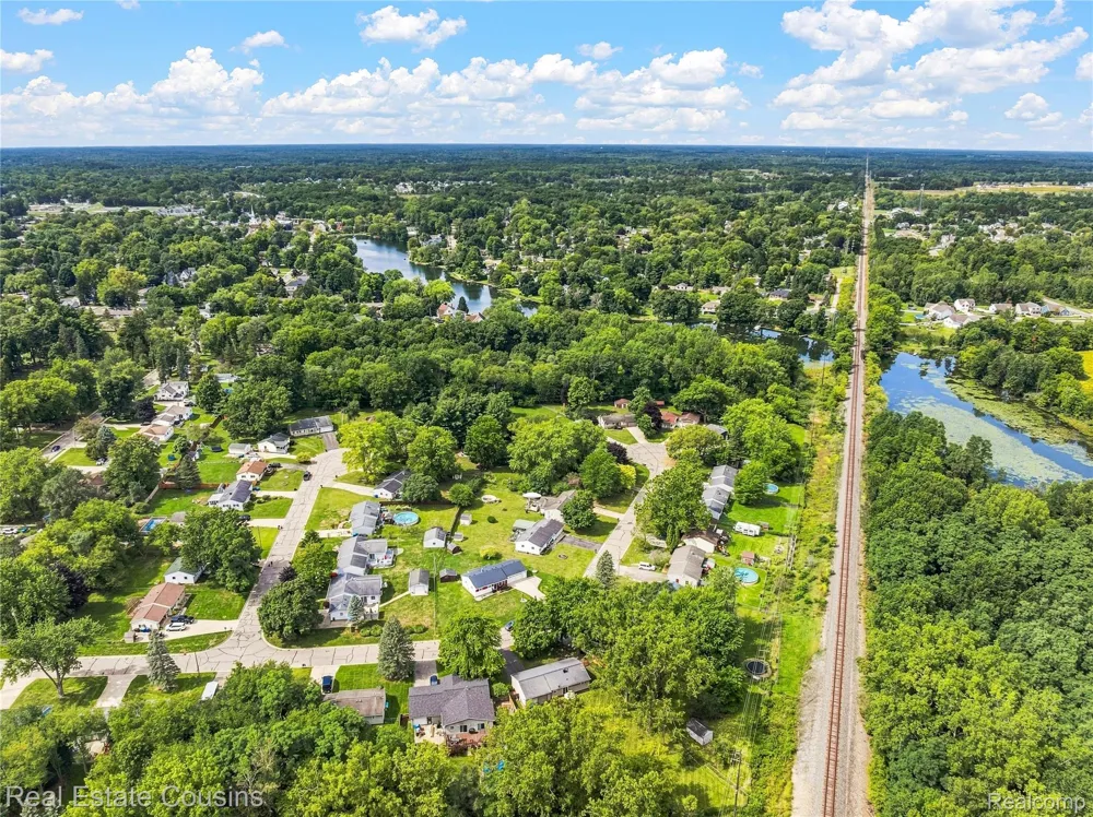 303 Park Lane Linden City, MI 48451