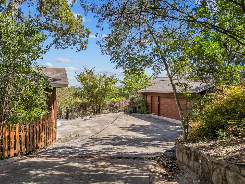1302 Circle Ridge Drive West Lake Hills, TX 78746