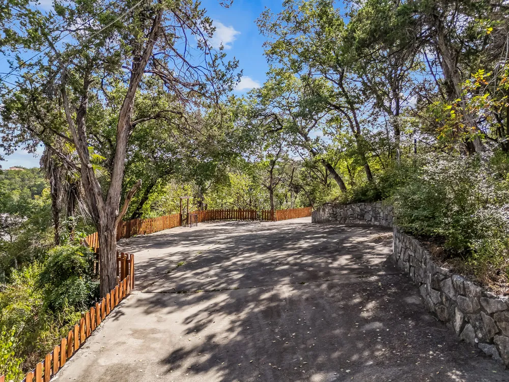 1302 Circle Ridge Drive West Lake Hills, TX 78746