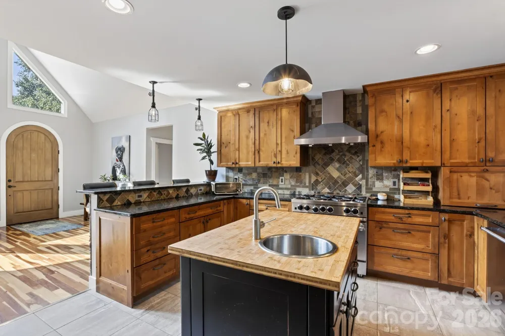 73 Hudson Hollow Horse Shoe, NC 28742