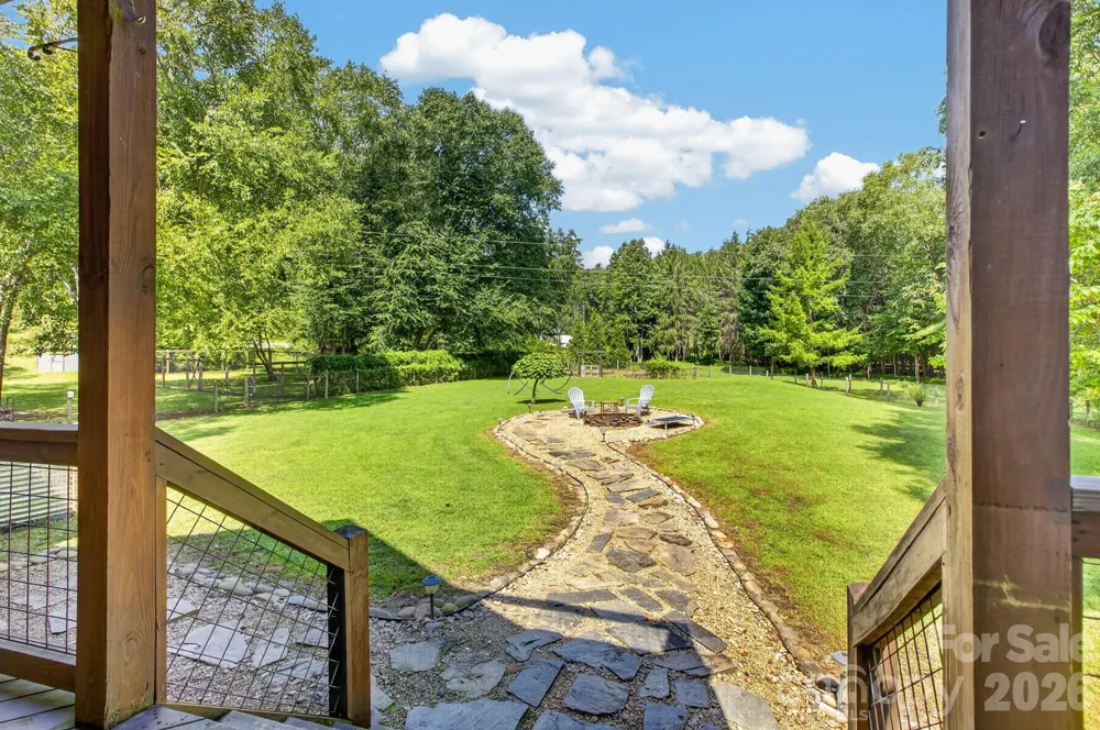 73 Hudson Hollow Horse Shoe, NC 28742