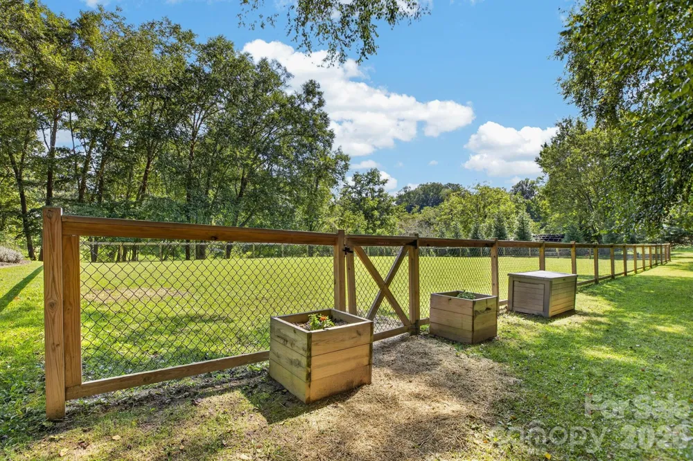 73 Hudson Hollow Horse Shoe, NC 28742