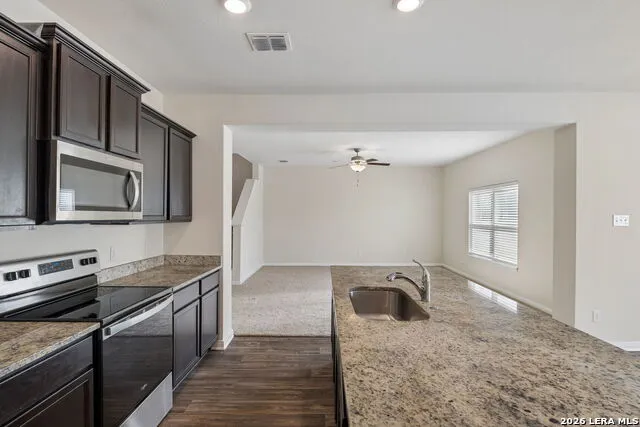 3038 CITRON GDN Converse, TX 78109