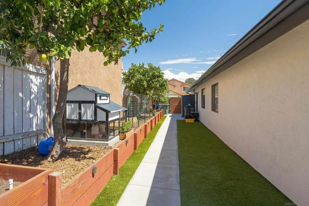 1094 Red Maple Chula Vista, CA 91910