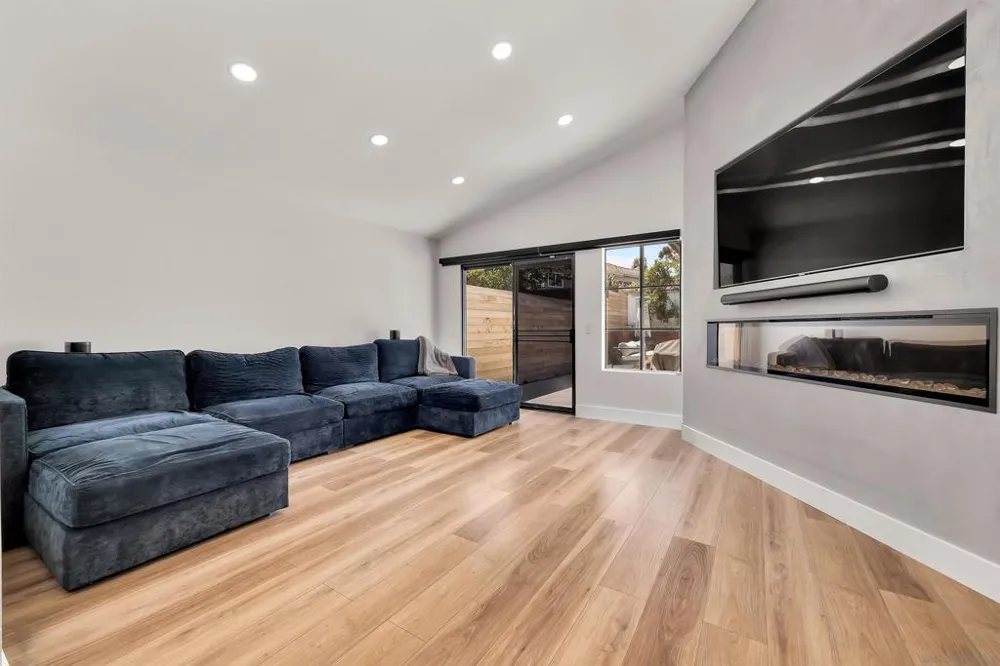 1094 Red Maple Chula Vista, CA 91910