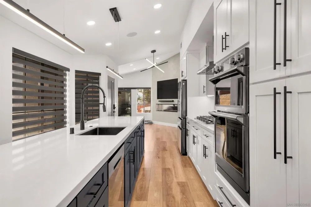 1094 Red Maple Chula Vista, CA 91910