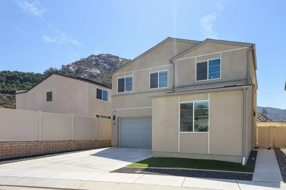 253 Paddock Lane Fallbrook, CA 92028