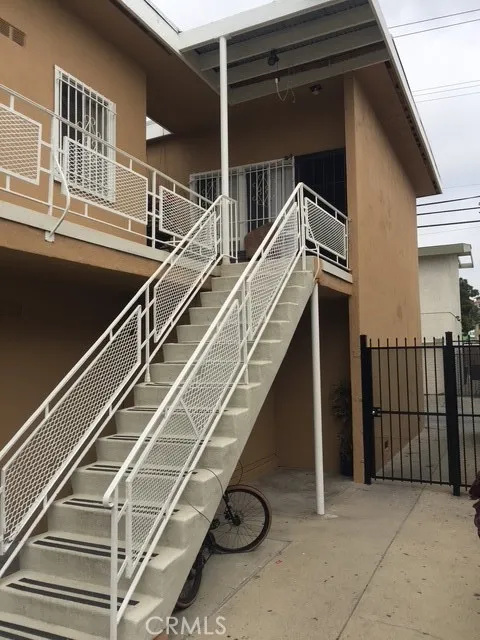 10210 S 10th Inglewood, CA 90303