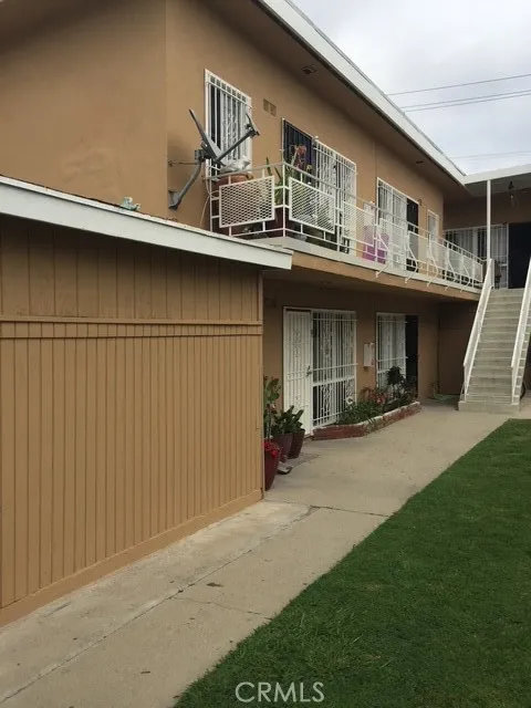 10210 S 10th Inglewood, CA 90303